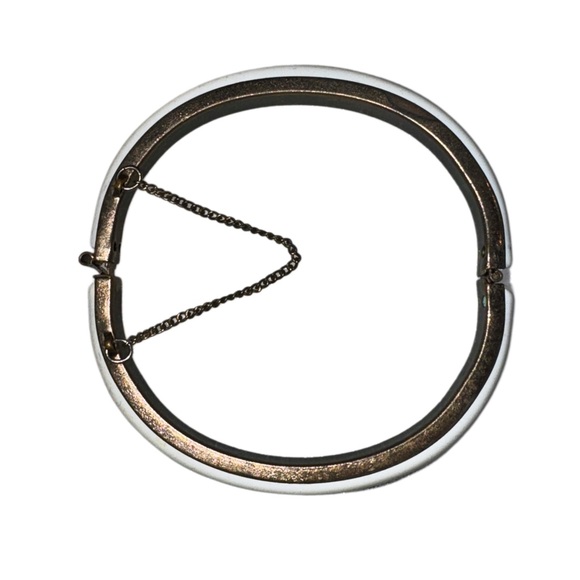 VTG- Citca 1960s Bone White Enamel on Antique Gold Bracelet w/ security chain - Picture 2 of 8